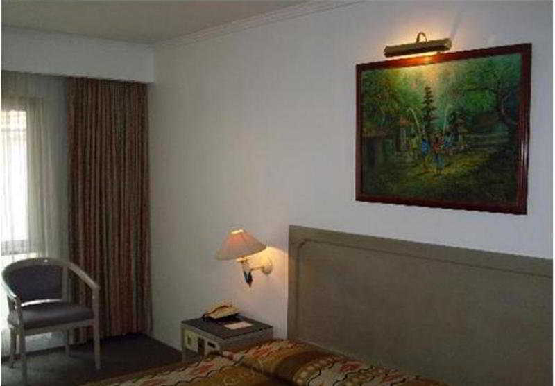 Hotel Royal Palace Bandung Exterior photo